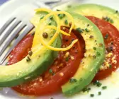 Tomatensalat mit Avocado