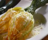 Zucchiniblüten mit Ricottafüllung