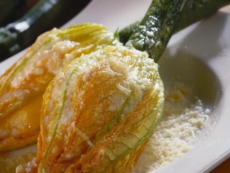 Zucchiniblüten mit Ricottafüllung