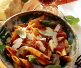 Nudeln mit Pilzen und Tomatensauce