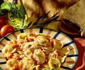 Tortellini mit Tomatensauce