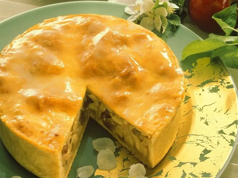 Gedeckter Bratapfelkuchen