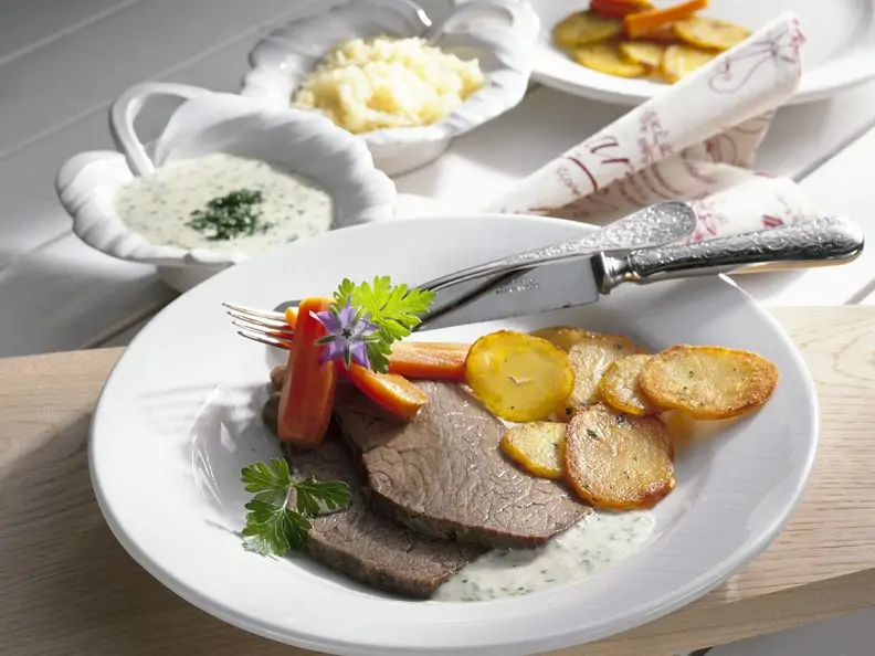 Tafelspitz mit Schnittlauchsauce und Apfelkren