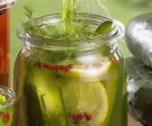 Zucchini im Senfsud