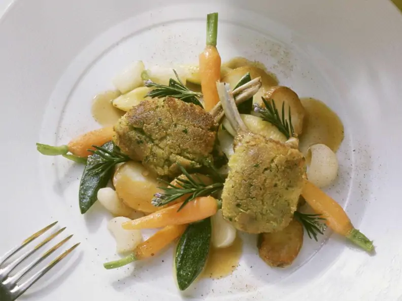 Lammkoteletts mit Gemüse