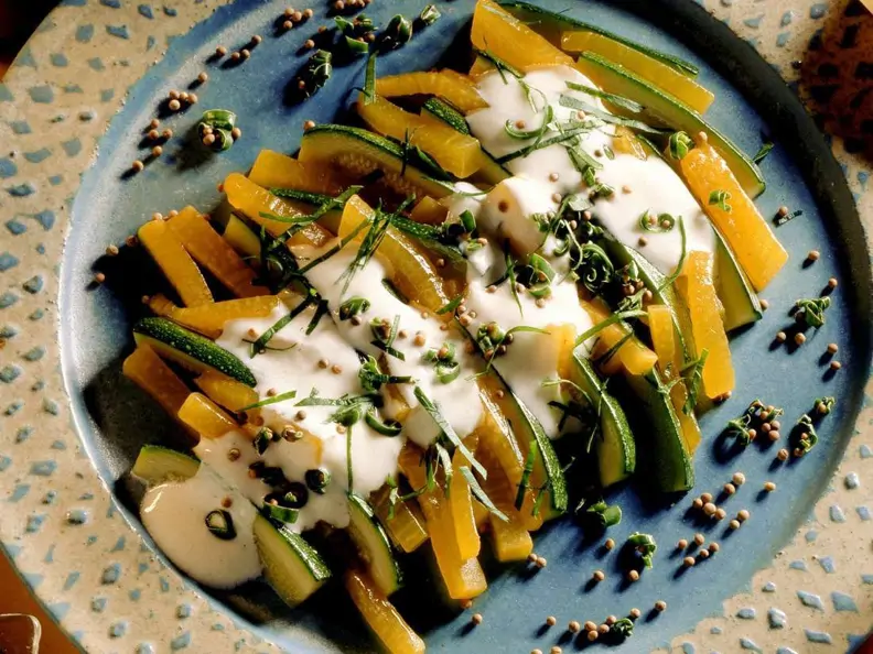 Zucchinisalat mit Kürbis