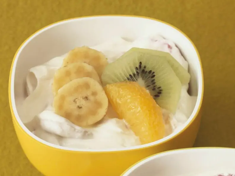 Bananenquark mit Kiwi und Orangen