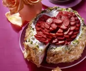Panna-Cotta-Torte mit Erdbeeren und Mandelrand