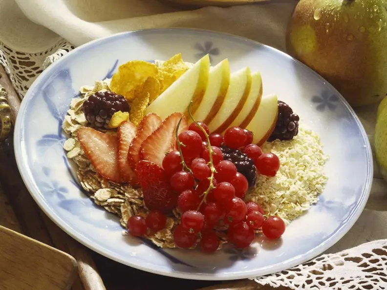 Flockenmüsli mit Obst
