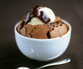 Schokoladenpudding mit Vanilleeis