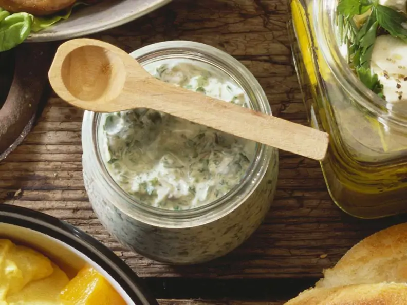 Würzige Kräutersauce