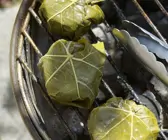 Ziegenkäse im Weinblatt grillen