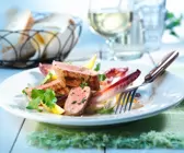 Lammfilet auf Chicorée-Nektarinen-Salat