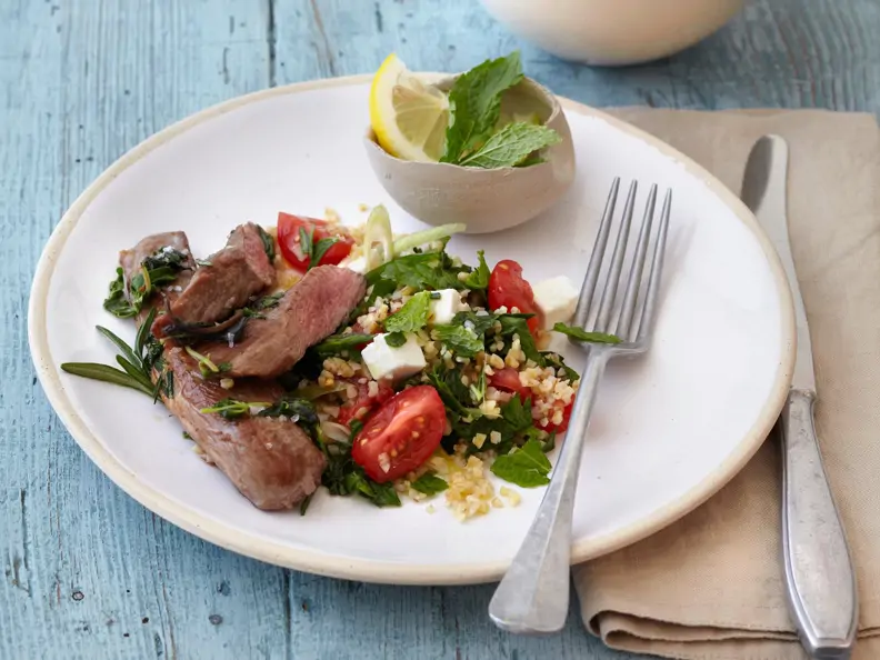 Lammfilet mit Tomaten-Minzsalat