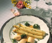 Spargelsalat mit Lachsmousse