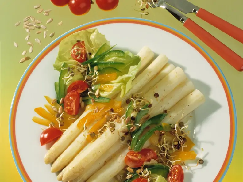 Spargelsalat mit Linsensprossen