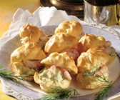 Windbeutelchen mit Krabbensalat