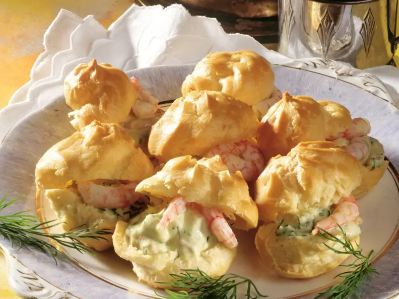 Windbeutelchen mit Krabbensalat
