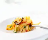 Pasta mit Kokos und Peperoni