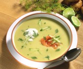 Kartoffelcremesuppe mit Gurken