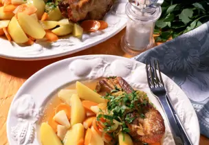 Dicke Rippe mit Bouillongemüse
