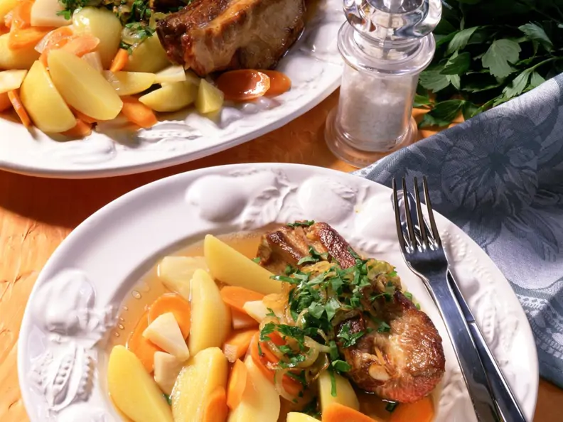 Dicke Rippe mit Bouillongemüse