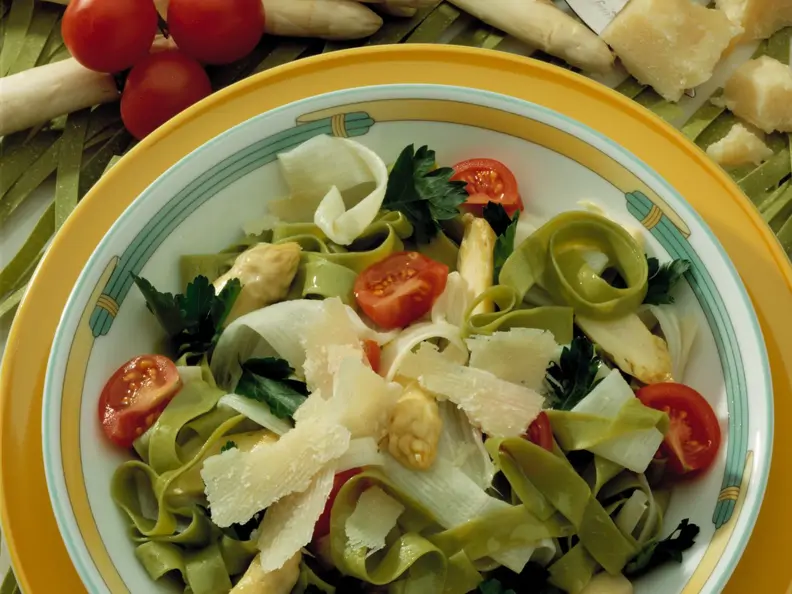 Spargel-Tagliatelle