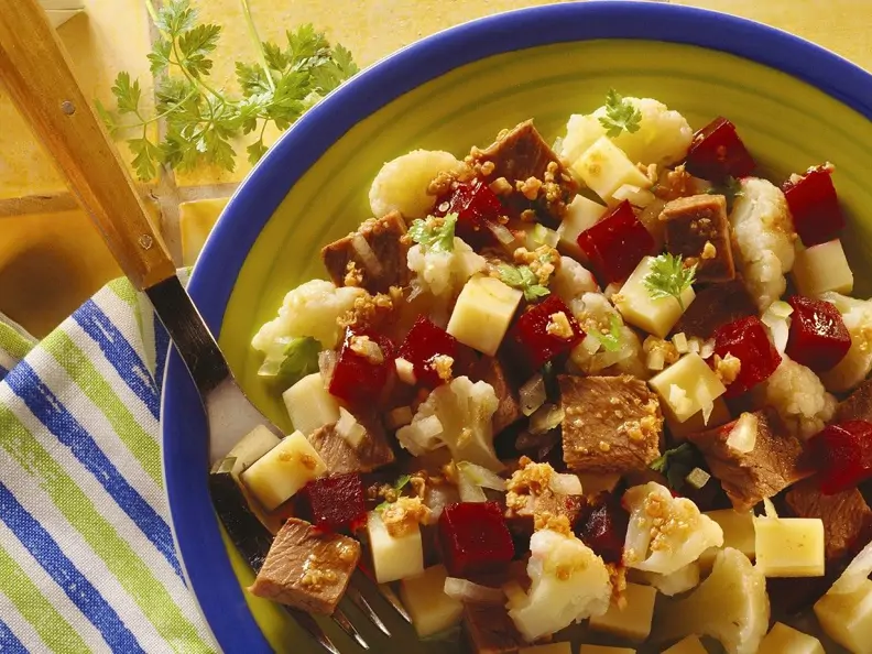 Gemüsesalat mit Rindfleisch