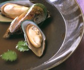 Klare Fischsuppe mit Miesmuscheln