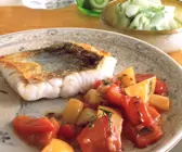 Zander mit Paprika-Gurken-Gemüse