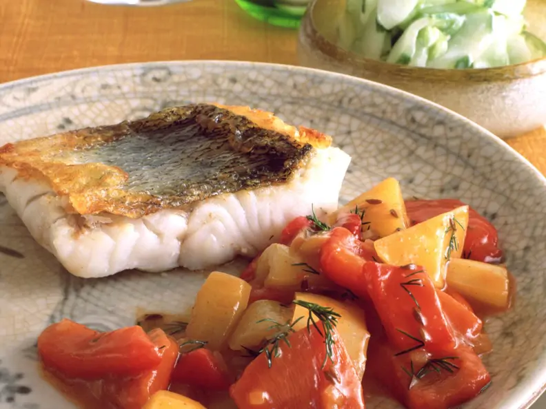 Zander mit Paprika-Gurken-Gemüse