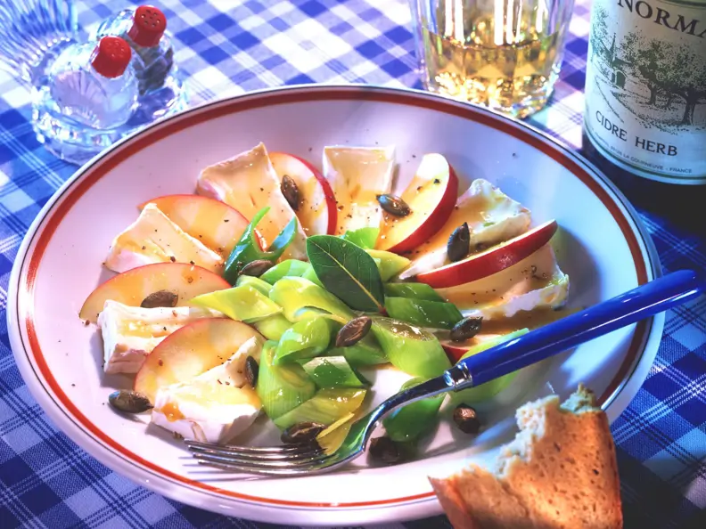 Camembert-Apfel-Salat