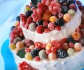Zweistöckige Früchtetorte