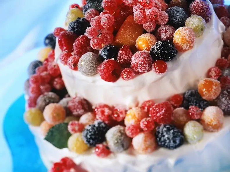 Zweistöckige Früchtetorte