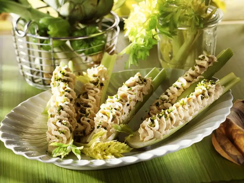 Stangensellerie mit Frischkäse