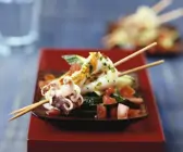 Tintenfisch-Spieße mit Gemüse