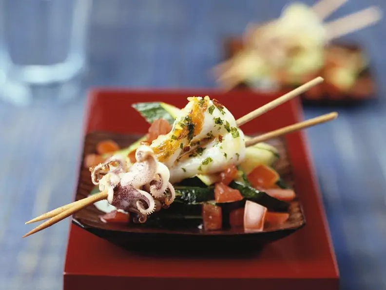 Tintenfisch-Spieße mit Gemüse