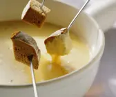 Käsefondue mit Brot