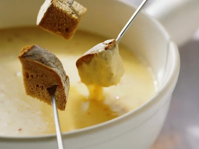 Käsefondue mit Brot