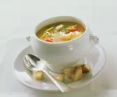 Fischsuppe mit Kartoffeln und Tomaten