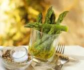 Grüner Spargel mit Olivenöl