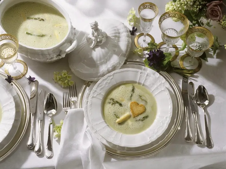 Spargelsuppe mit Coutons