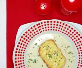 Fonduesuppe mit Käsecroûton