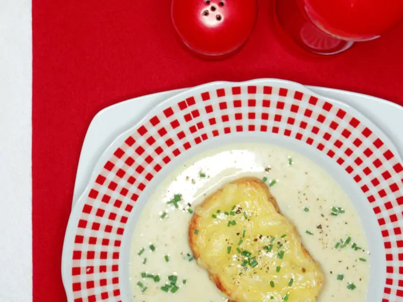Fonduesuppe mit Käsecroûton
