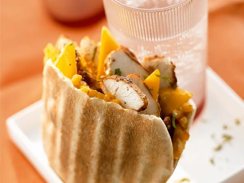 Pitabrot mit Tandoori-Hähnchen