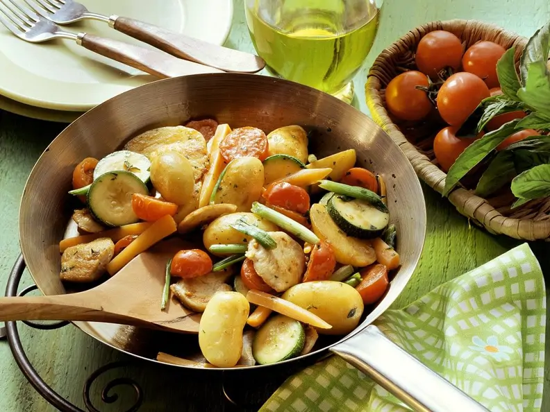 Gemüsepfanne mit Hähnchen