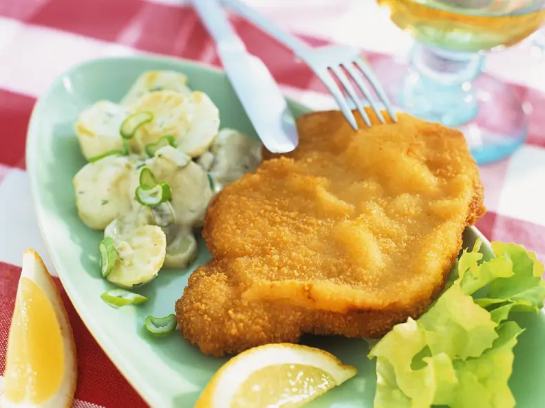 Paniertes Putenschnitzel mit Kartoffelsalat