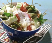 Tomaten-Gurken-Salat mit Bulgur