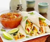 Frühlingsrollen mit Hähnchen, Gemüse und süß-saurer Sauce