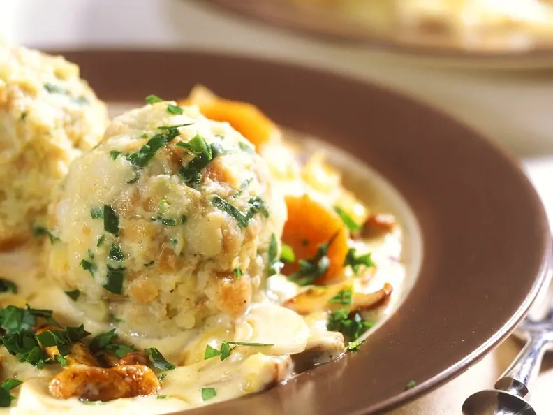 Semmelknödel mit Rahmschwammerl